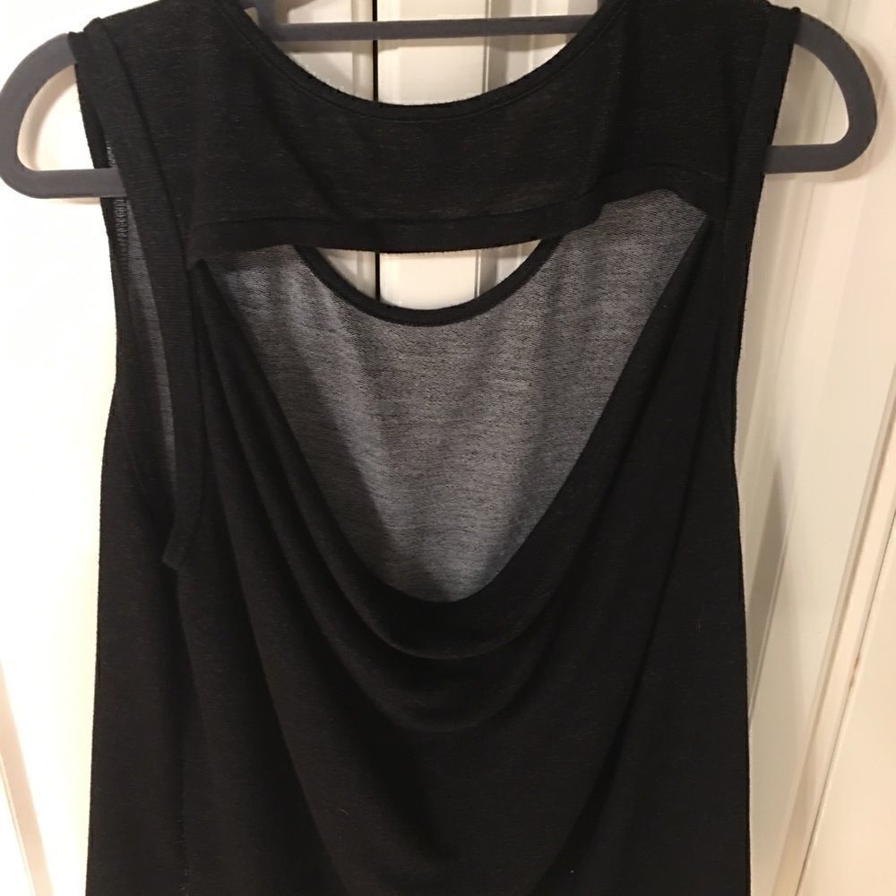 La Clef Open Back Keyhole Tank - Picture 2 of 15